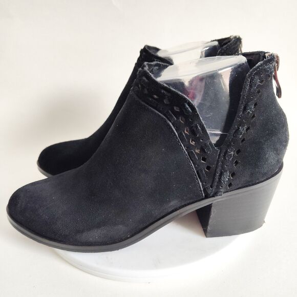 Steve Madden Java Suede Black Ankle Boots Size 6 Laser Cut Design V-Cut Side Zip - Picture 5 of 10